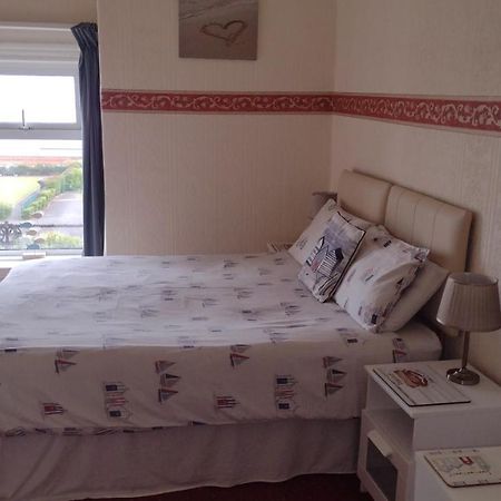 The Kathrene Second Floor Sea View Apartment Fleetwood Bagian luar foto